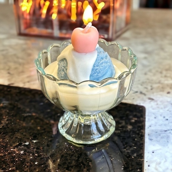 ⚠️SALE Candle // Handmade Blue Ice Cream Candle SEND OFFERS 🥳 - Picture 4 of 6
